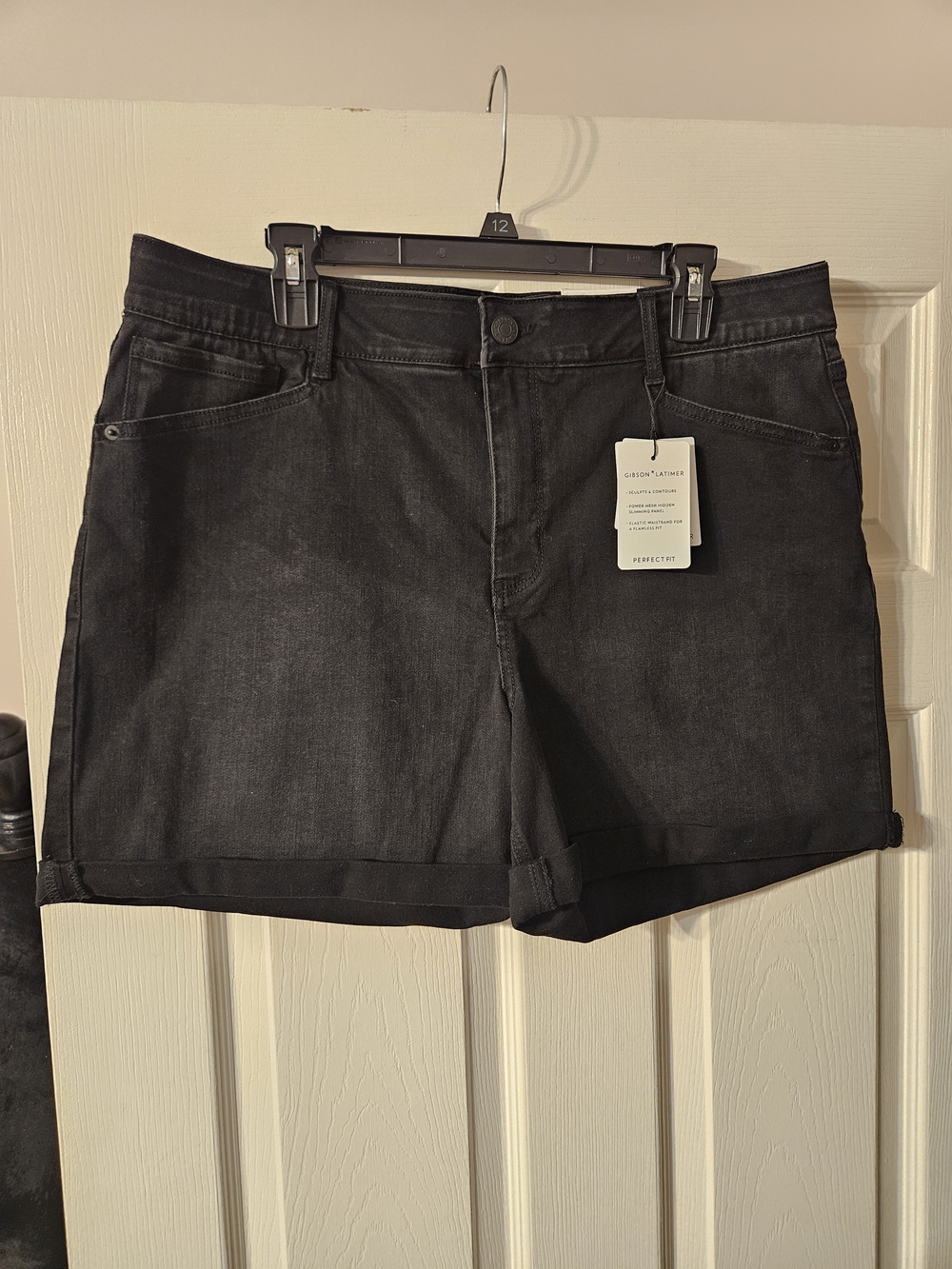 Gibson Latimer Perfect Fit Roll Cuff Black Denim Shorts Womens Size 18